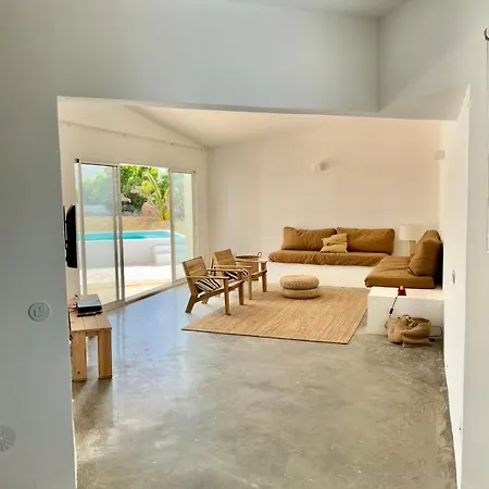 Casa 70 - Surfboard Included Semesterbostad