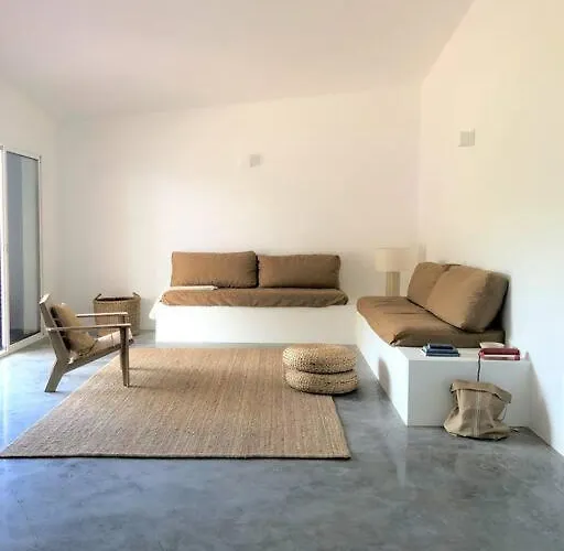 Casa 70 - Surfboard Included *